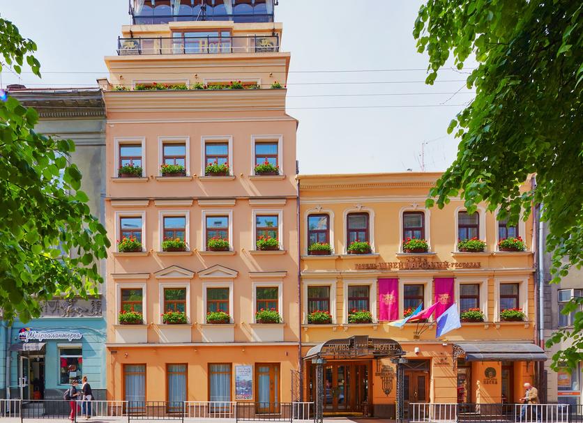 Вхід у готель Фото
